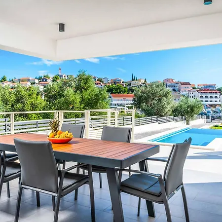 Port Side * Seget Vranjica