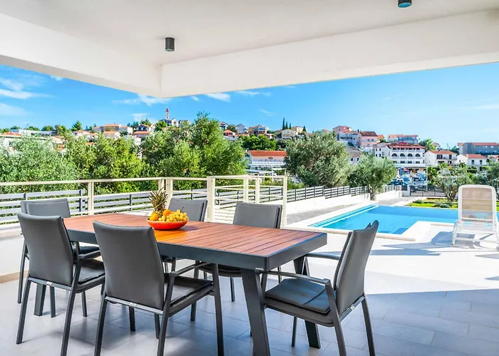 Port Side * Seget Vranjica